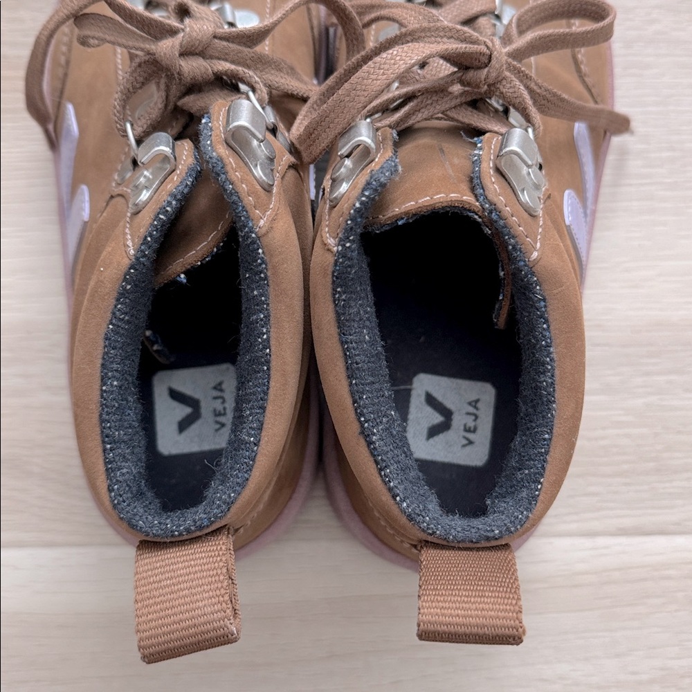VEJA - Gender Inclusive Roraima High Top Sneaker - Picture 9 of 12